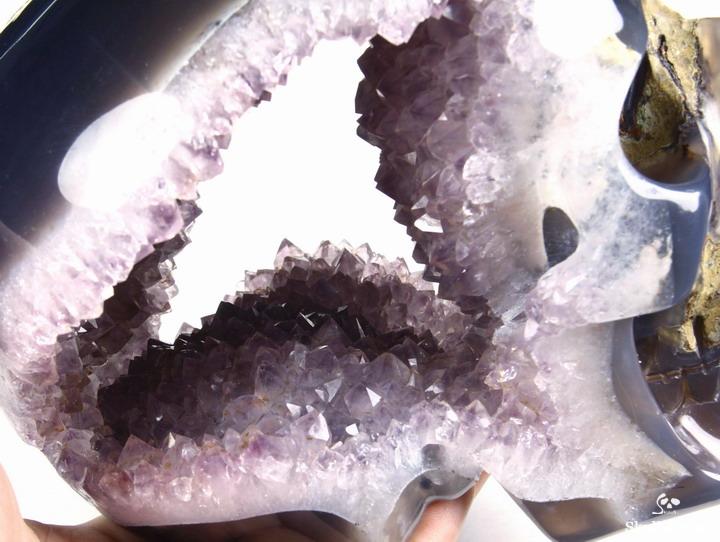 GIANT 7.3" Agate Carved Crystal Skull Geode, Realistic GIANT 7.3" Agate Carved Crystal Skull Geode, Realistic