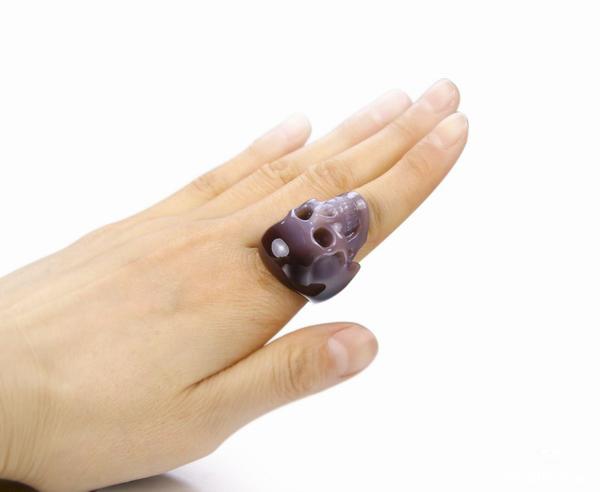 Size 7.5 Fine Gemstone Mozambique Agate Carved Crystal Skull Ring #4804491 Size 7.5 Fine Gemstone Mozambique Agate Carved Crystal Skull Ring #4804491