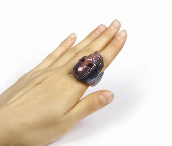 Size 9.5 Fine Gemstone 1.5" Mozambique Agate Carved Crystal Skull Ring #4804492 Size 9.5 Fine Gemstone 1.5" Mozambique Agate Carved Crystal Skull Ring #4804492