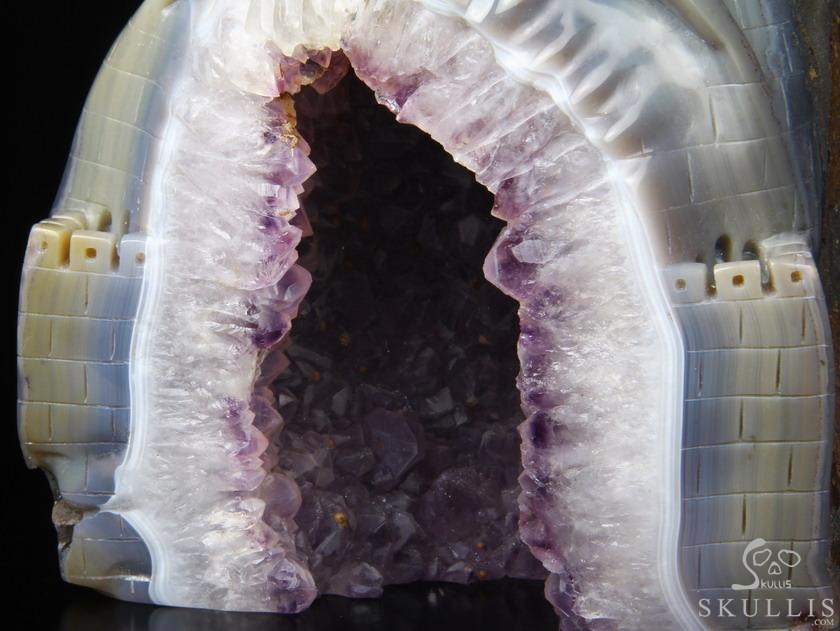 Giant 6.5" Agate Geode Carved Crystal Skull & Castle Giant 6.5" Agate Geode Carved Crystal Skull & Castle