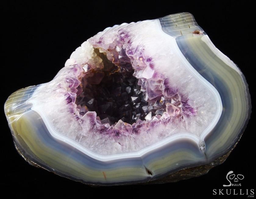 Giant 6.5" Agate Geode Carved Crystal Skull & Castle Giant 6.5" Agate Geode Carved Crystal Skull & Castle