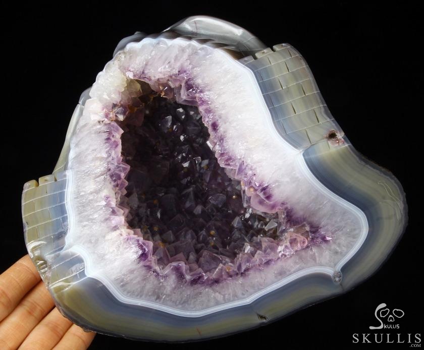 Giant 6.5" Agate Geode Carved Crystal Skull & Castle Giant 6.5" Agate Geode Carved Crystal Skull & Castle