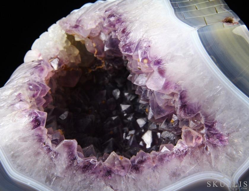 Giant 6.5" Agate Geode Carved Crystal Skull & Castle Giant 6.5" Agate Geode Carved Crystal Skull & Castle
