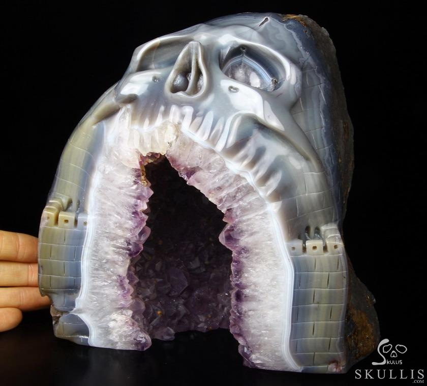 Giant 6.5" Agate Geode Carved Crystal Skull & Castle Giant 6.5" Agate Geode Carved Crystal Skull & Castle