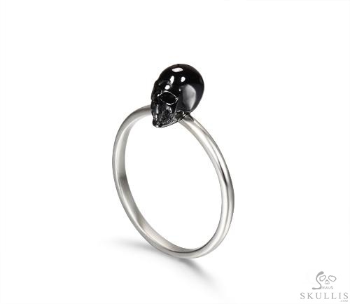 Tiny Black Onyx & 925 Sterling Silver Carved Gemstone Crystal Skull on 925 Sterling Silver Ring Tiny Black Onyx & 925 Sterling Silver Carved Gemstone Crystal Skull on 925 Sterling Silver Ring