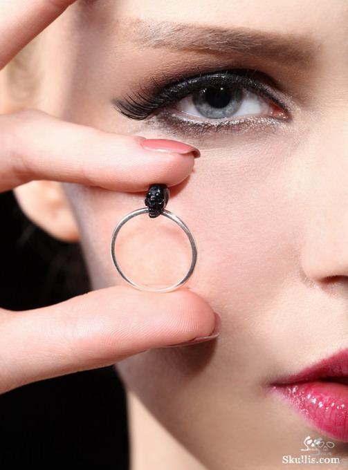 Tiny Black Onyx & 925 Sterling Silver Carved Gemstone Crystal Skull on 925 Sterling Silver Ring Tiny Black Onyx & 925 Sterling Silver Carved Gemstone Crystal Skull on 925 Sterling Silver Ring