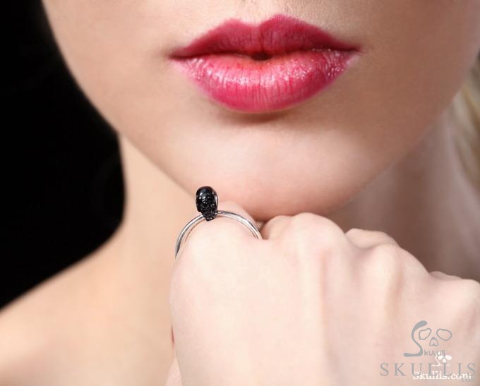 Tiny Black Onyx & 925 Sterling Silver Carved Gemstone Crystal Skull on 925 Sterling Silver Ring Tiny Black Onyx & 925 Sterling Silver Carved Gemstone Crystal Skull on 925 Sterling Silver Ring