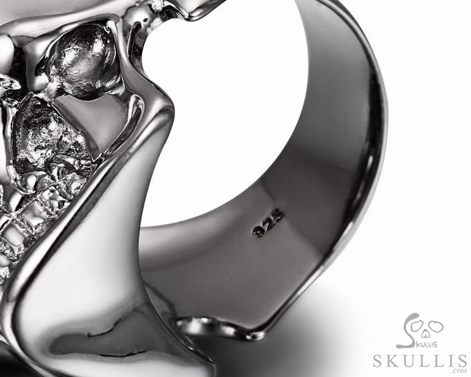 The Master - Black Rutanium & 925 Sterling Silver Plated Skull Ring The Master - Black Rutanium & 925 Sterling Silver Plated Skull Ring