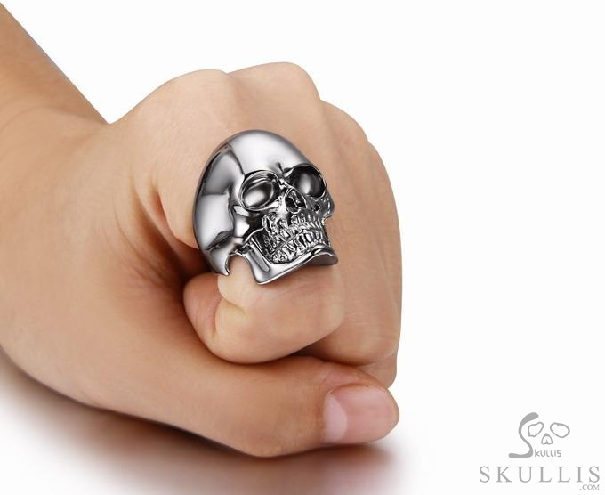 The Master - Black Rutanium & 925 Sterling Silver Plated Skull Ring The Master - Black Rutanium & 925 Sterling Silver Plated Skull Ring