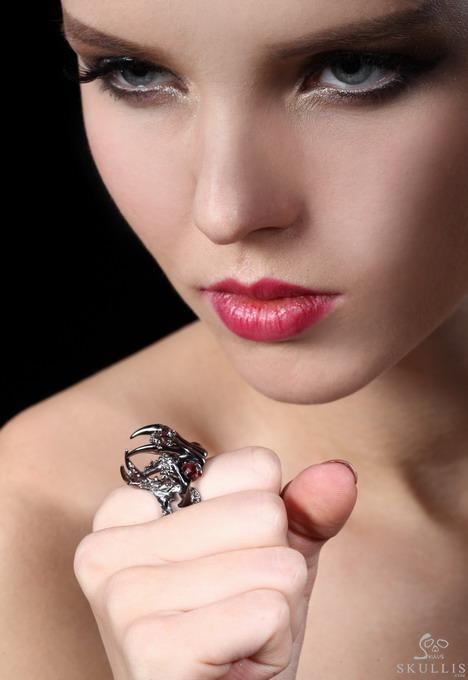 Fang Black Rutanium 925 Sterling Silver Plated Sabertooth Skull Ring with Garnet Eyes Fang Black Rutanium 925 Sterling Silver Plated Sabertooth Skull Ring with Garnet Eyes