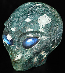 4.1" Green Moss Agate Crystal Skull Companion with Labradorite Eyes， Star Being Female Alien Reiki Healing Stone Statue