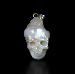 0.9" Pearl Carved Crystal Skull Pendant