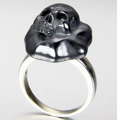 Size 7 1/2, Hematite & 925 Sterling Silver Carved Crystal Skull Ring with 925 Sterling Silver